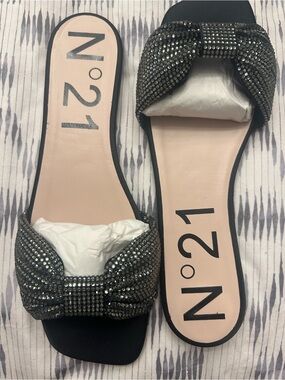NWT - No 21 by Alessandro Dell’Acqua Black Crystal Bow Slide Sandals